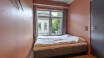 Det nybyggede hotel slog dørene op i 2021 og tilbyder billig overnatning i mindre værelser med fokus på funktionalitet.