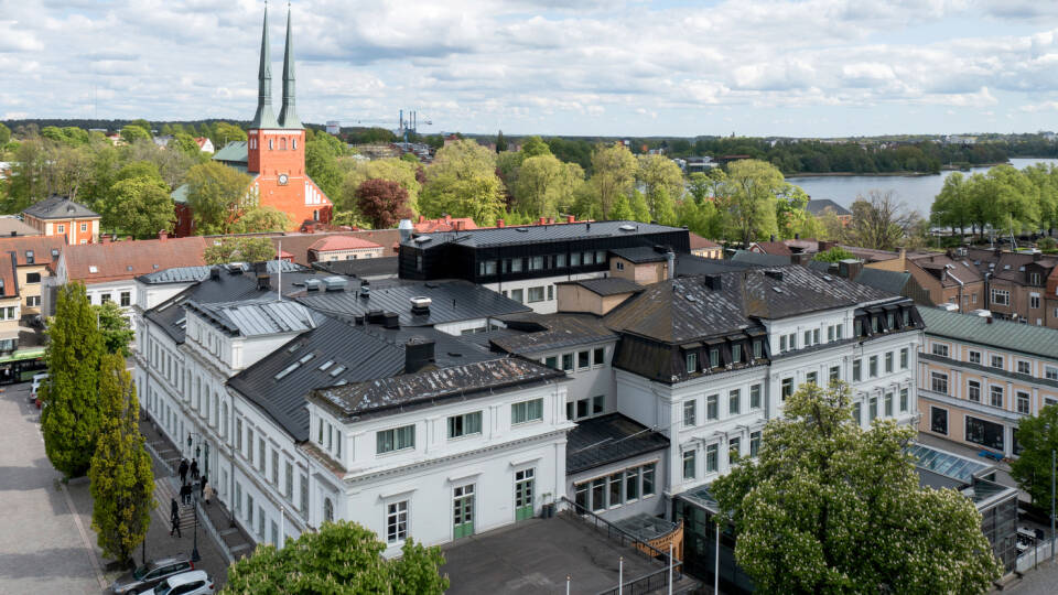 The 4-star hotel is located right in the centre of Växjö, just a stone's throw from the city's shops and sights.