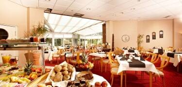 Starten Sie mit einem Frühstücksbuffet im Hotel gut in den Tag, bevor Sie die Umgebung erkunden.