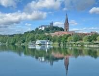 Besuchen Sie auch die Städte in der Gegend, z. B. Plön und Eutin und die Seen.