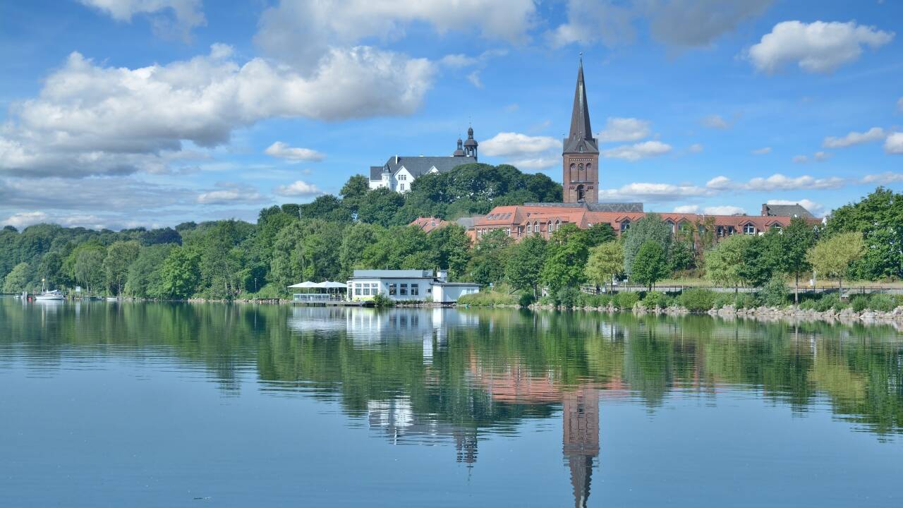 Gör en utflykt till vackra Plön.