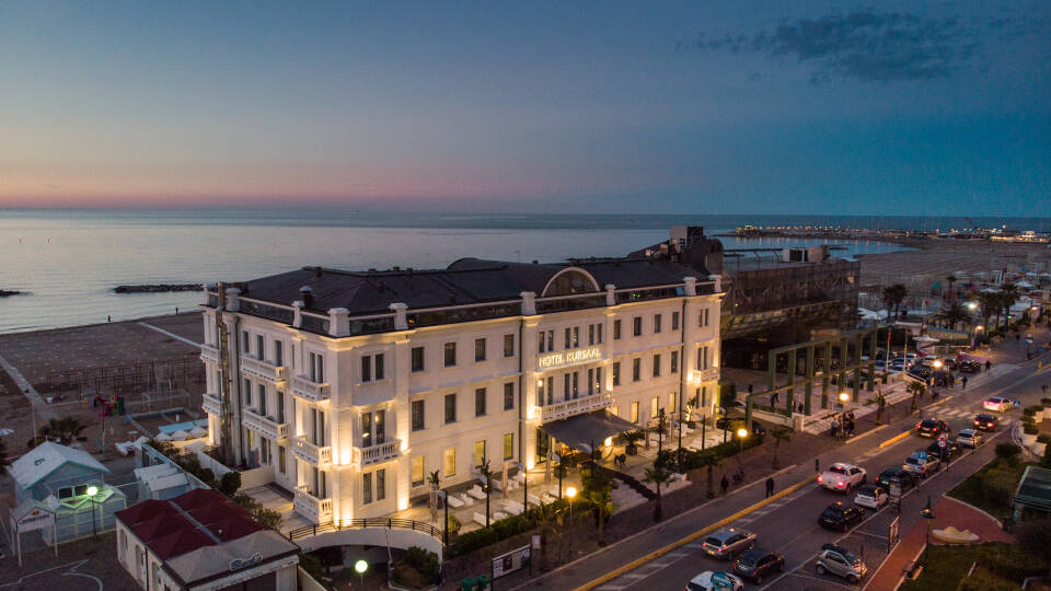 Hotel Kursaal ligger i hjärtat av Cattolica och i direkt anslutning till stranden och Adriatiska havet.