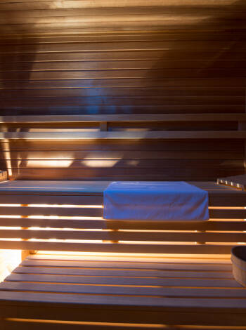 Saunas and massages in the wellness area provide deep relaxation.