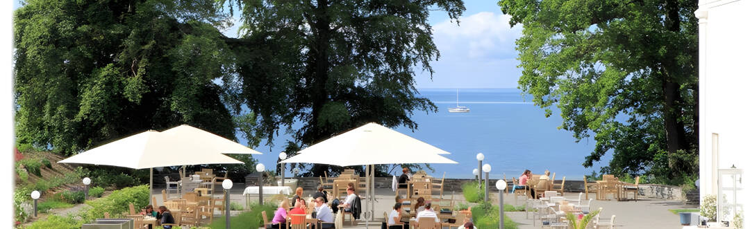 Enjoy breakfast, coffee, or a glass of wine on the terrace overlooking the gardens and Greifswald Bay.