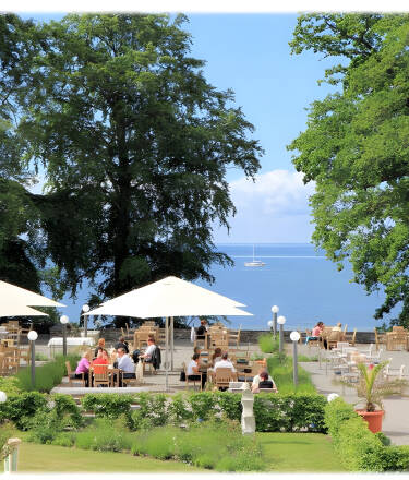 Enjoy breakfast, coffee, or a glass of wine on the terrace overlooking the gardens and Greifswald Bay.