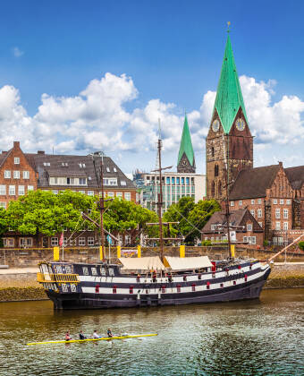 The hotel is within walking distance of the Neue Promenade pedestrian street.