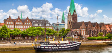 The hotel is within walking distance of the Neue Promenade pedestrian street.