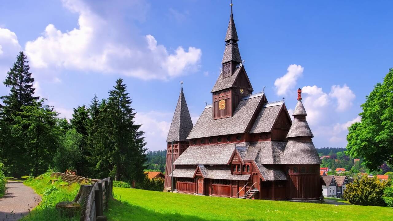 Die nordisch inspirierte Gustav-Adolf-Stabkirche aus dem Jahr 1908 liegt nur 2 km vom Hotel entfernt.
