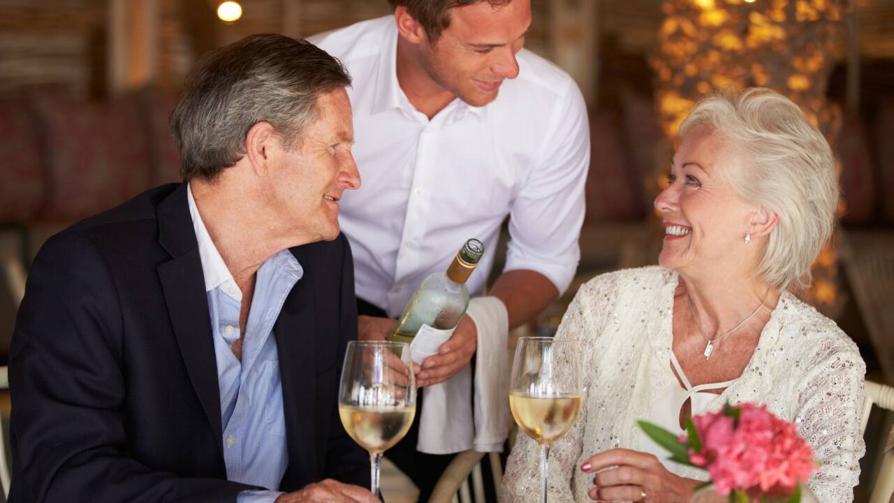 På hotellet kan dere spise middag og nyte et godt glass vin i hverandres selskap