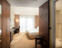Die in warmen Farben gehaltenen Zimmer bieten jeglichen Komfort für Ihren Aufenthalt.