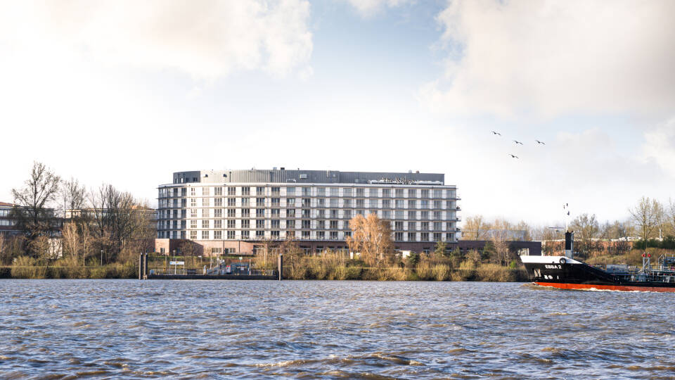 Det fire-stjernede hotel ligger direkte op af Elben
