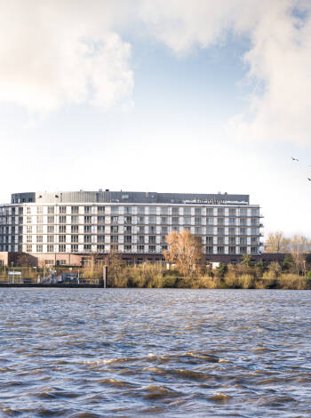 Det 4-stjärniga hotellet vid Elbe bjuder på ett fint läge i västra Hamburg.