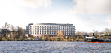Det 4-stjärniga hotellet vid Elbe bjuder på ett fint läge i västra Hamburg.