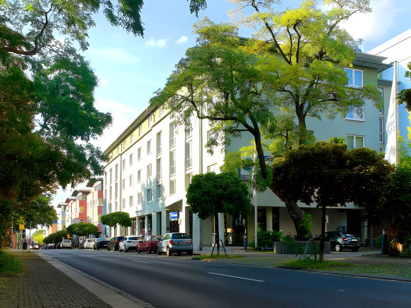 Bo på BEST WESTERN Macrander Hotel Dresden med hurtig adgang til den gamle by, lufthavnen og vigtige transportforbindelser.
