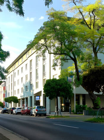 Bo på BEST WESTERN Macrander Hotel Dresden med snabb tillgång till Gamla stan, flygplatsen och viktiga transportförbindelser.