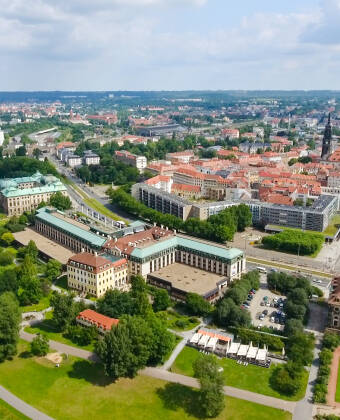 Upplev den livliga atmosfären i Dresden Neustadt och ha samtidigt nära till stadens främsta sevärdheter.