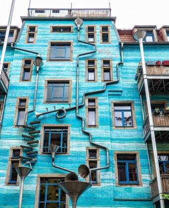 Discover Dresden Neustadt and the Hechtviertel with local restaurants, cafés and lively streets.