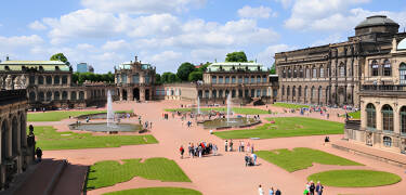 Ta dig enkelt med kollektivtrafik till Frauenkirche, Zwingerpalatset och Semperoper.