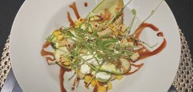 Hotellrestauranten serverer typiske toskanske spesialiteter.