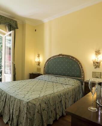 Hotellet har komfortable hotellrom eller suiter som passer for par og familier.