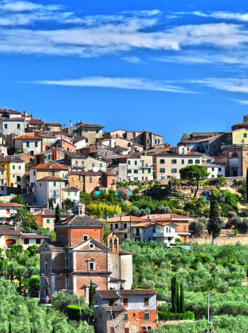 Kombinera er vistelse med en tur till Arezzo, Assisi, Perugio, Siena, eller Chianciano Terme.