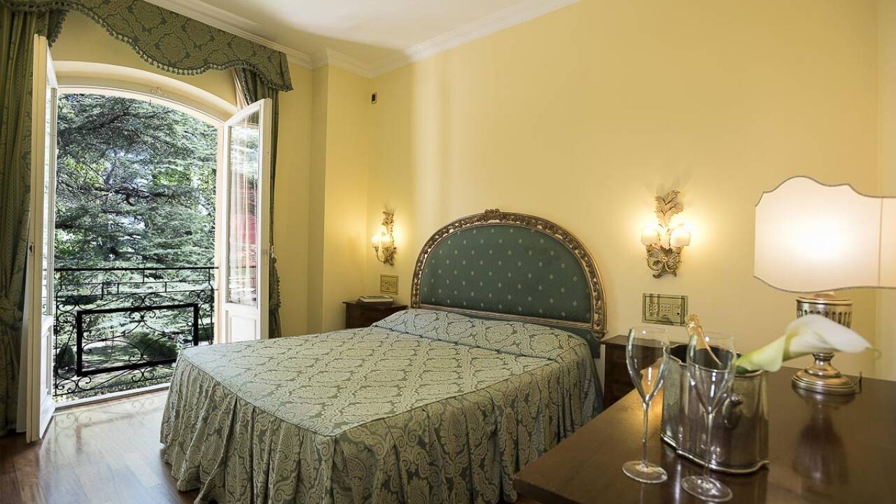 Hotellet har komfortable hotellrom eller suiter som passer for par og familier.