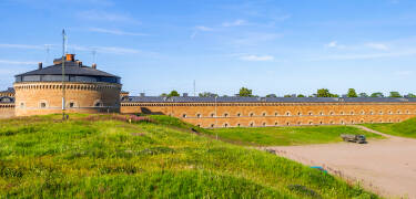 Besuchen Sie die historische Festung Karlsborg und genießen Sie ein einzigartiges Erlebnis.