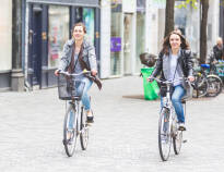 København er verdens bedste cykelby, og I kan naturligvis leje cykler i hotellets reception.