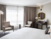 Slap af og rekreer i de rummelige og komfortable værelser på hotellet