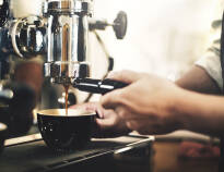 På Arthotel ANA Symphonie kan du nyde friskbrygget kaffe hele dagen lang.