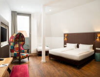 Die modern eingerichteten Zimmer verbinden charmante geschichtsträchtige Elemente mit starken Farbakzenten.