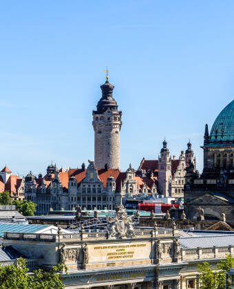 Geschichte und Kultur, hippe Viertel und post-industrieller Charme, grüne Oasen und Genuss: Das alles bietet Leipzig.
