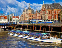 Från hotellet kommer ni smidigt in till hjärtat av Amsterdam med spårvagn 2.