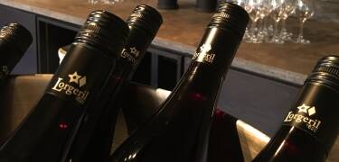 I hotellets vinbar har I alle forudsætninger for en sjov og smagfuld aften. Prøv hotellets gode udvalg af vine.