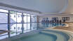 Hotellets innendørs svømmebasseng kan benyttes hvis været ikke viser seg fra sin beste side.