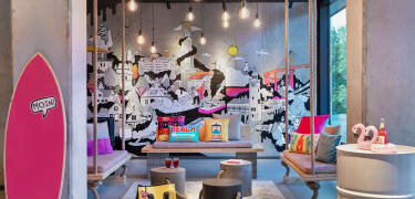 Modern, stylish hotel in a top location for exploring Hamburg’s urban highlights.