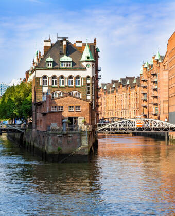 Oplev Hamburgs maritime charme langs Elben, Alster, kanaler og søer.