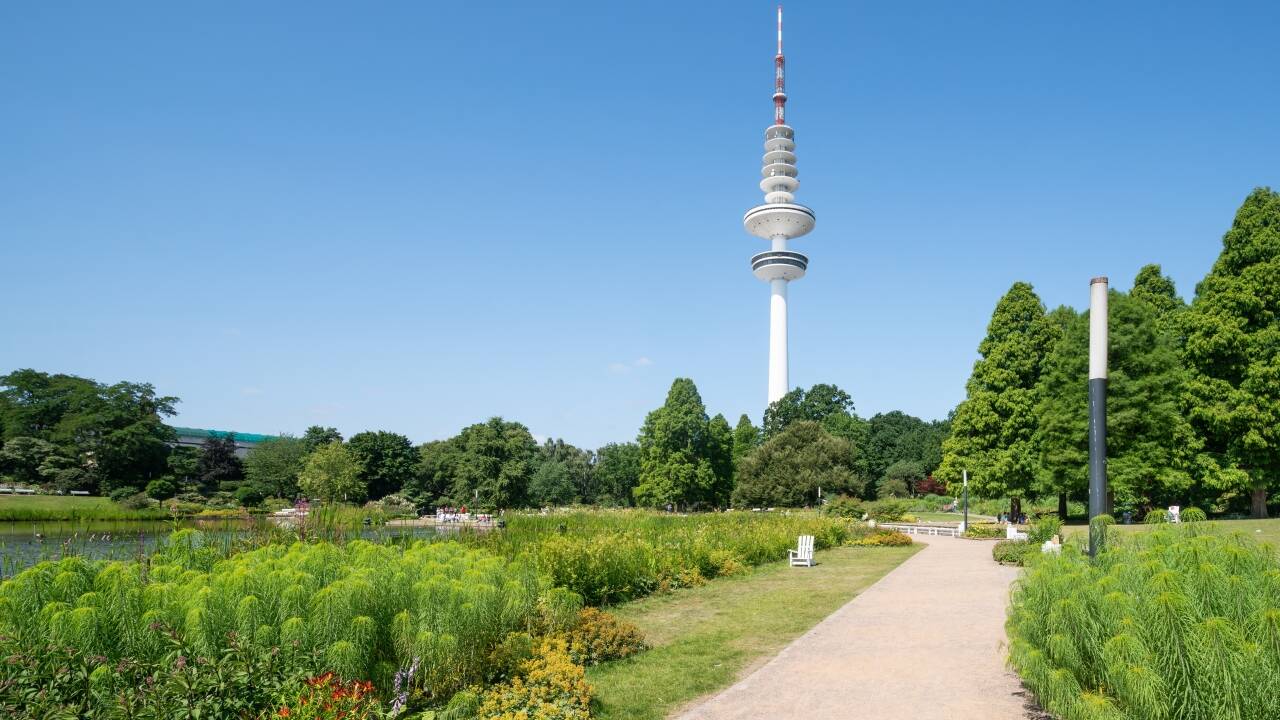 Entspannen Sie in Hamburgs grünen Oasen – von Planten un Blomen bis zum Jenischpark.