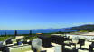 Fra kompleksets terrassebar har dere en storslått utsikt utover Gardasjøen. Nyt en drink mens solen går ned eller etter maten.