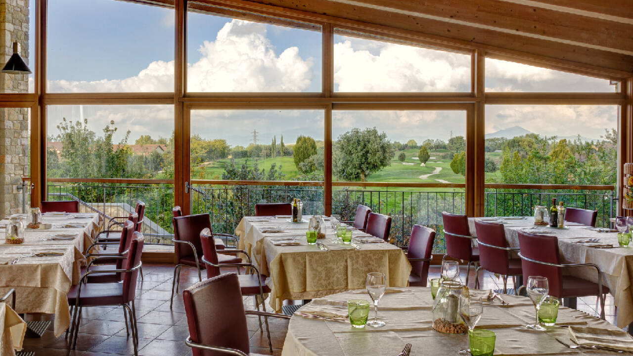 Active Hotel Paradiso & Golf ligger i et dejligt grønt område i Veneto, i kort afstand af Gardasøens sydlige ende.