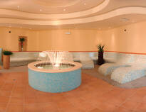 Entspannen Sie im eleganten Wellnessbereich des Hotels. Nutzen Sie der Sauna oder trainieren Sie im Fitnessraum.