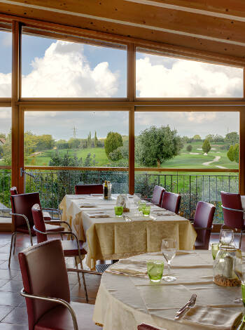 Active Hotel Paradiso är beläget i ett vackert, grönt område i Veneto, nära Gardasjöns södra sida.