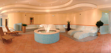 Slap af i hotellets flotte og velindrettede wellnessafdeling, nyd en tur i saunaen eller få pulsen op i fitnessrummet.