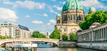 Entdecken Sie Berlin aus einer einzigartigen Perspektive bei einer Rundfahrt auf der Spree.