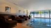 Wellness-oasen på 400 m² har indendørs pool, sauna og dampbad.