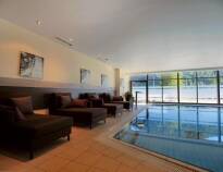 Wellness-oasen på 400 m² har indendørs pool, sauna og dampbad.
