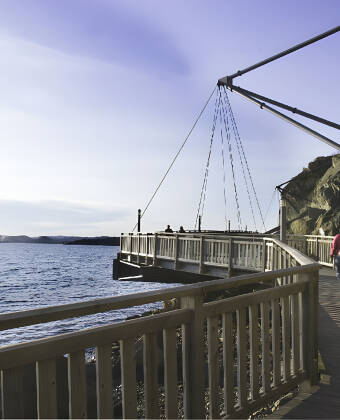 Machen Sie einen Spaziergang entlang der schönen 9,3 km langen Promenade in Uddevalla, die von Lindesnäs nach "Skalbanarna" führt.