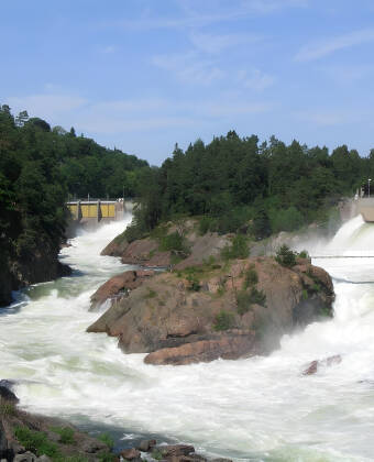 Experience the power of nature at the world famous waterfall, Trollhättefallet, just a few kilometres from the hotel!